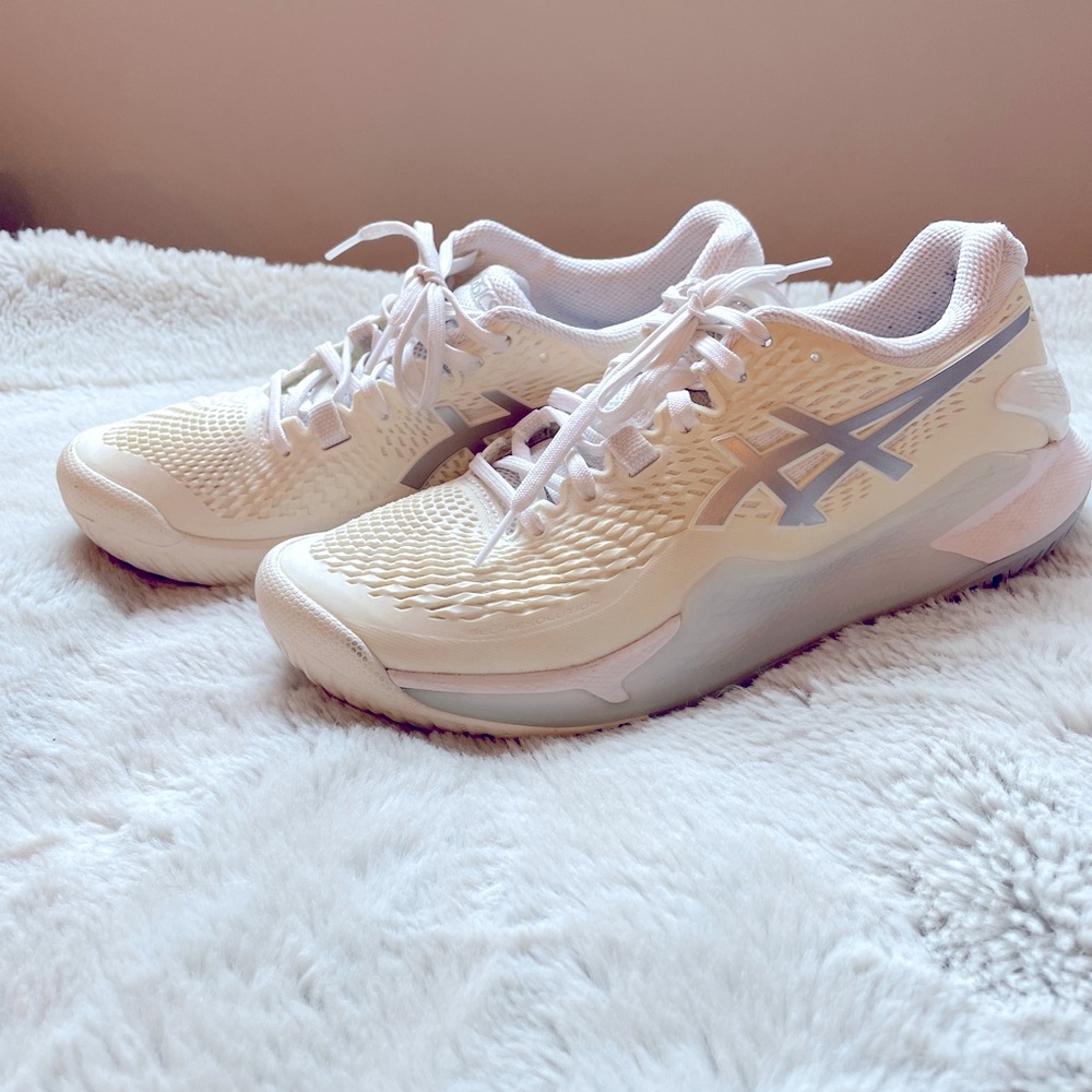 ASIC Women’s Gel Resolution tennis shoes